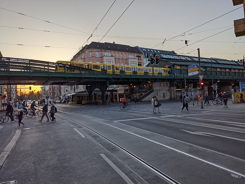 Große Straßenkreuzung in Berlin