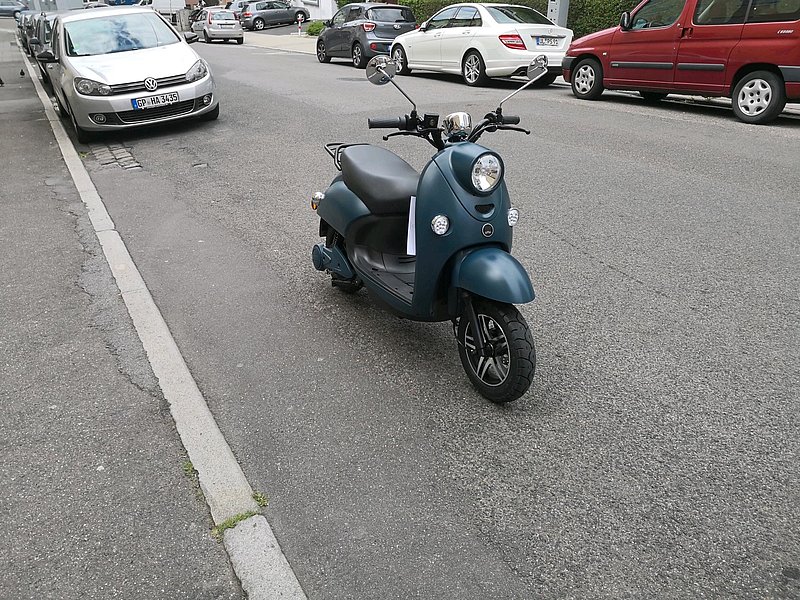 Foto: dena Der Roller auf der Straße
